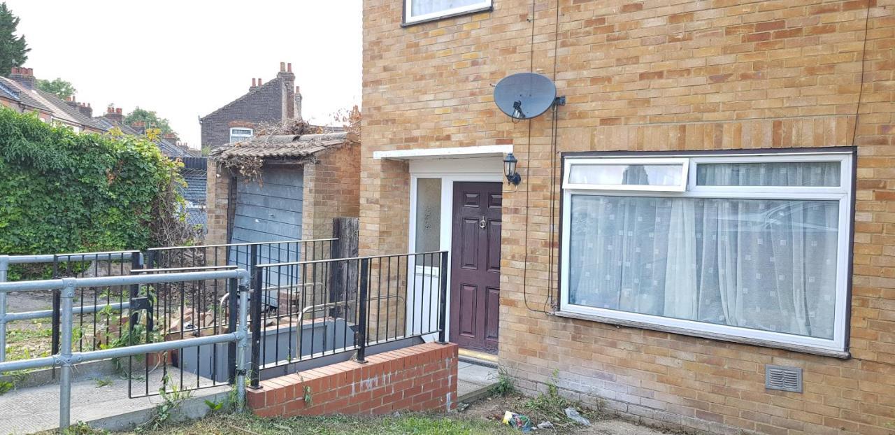 61 Baker Street Appartamento Luton  Esterno foto